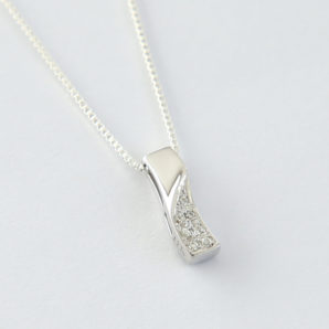 [遺骨ペンダント・樹脂タイプ完全防水] メモリアルジュエリーMS02 【K10WG・メレーダイヤ7石】