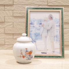 深川製磁製が仕上げるお手元用骨壷入荷のお知らせ