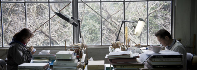 深川製磁が造る手元供養用のミニ骨壷