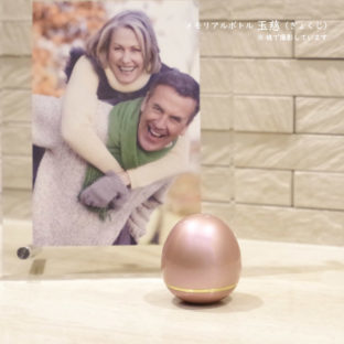 手元供養用の小さなミニ骨壷　オシャレでかわいいたまご型・日本製高岡仏具 ミニ骨壷「玉慈」（ぎょくじ）　カラー:桃