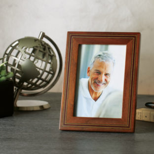 ミニ骨壷収納型写真立て メモリアルフォトスタンド [ウッドライン]