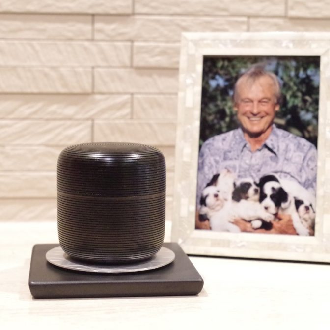 大容量手元供養骨壷　きなり