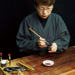 漆塗り 高級骨壺  黒色 漆塗り 高級骨壺 黒色