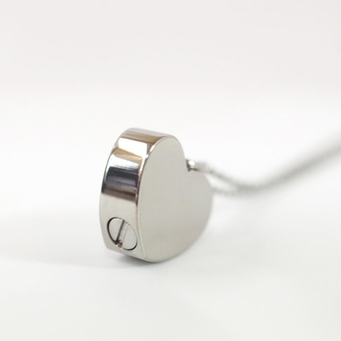 チタン,遺骨ペンダント