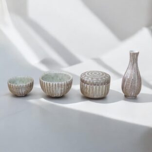 信楽焼 総手書きミニ骨壷と三具足の4点セット riguu 離宮