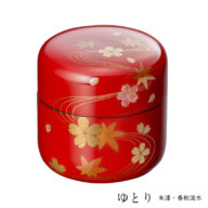 蒔絵　ゆとり　［朱漆・春秋流水］　のど仏が納まるゆったりとした口径の漆塗り骨壷