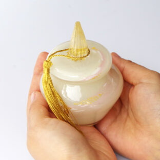 手元供養　分骨ミニ骨壺　デザイン硝子骨壷　[追憶 ～TUIOKU～ ] アイボリー