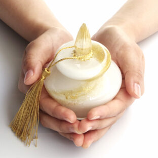 手元供養　分骨ミニ骨壺　デザイン硝子骨壷　[追憶 ～TUIOKU～ ] スノー