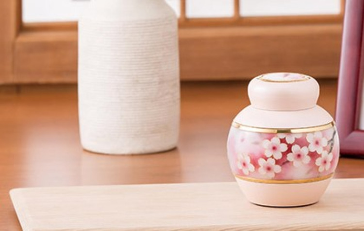 小さな骨壷