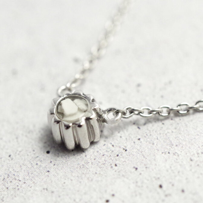 【MS22/Pt900】 完全防水セミオーダー遺骨ペンダントMS22 素材：プラチナ×誕生石（3mm)